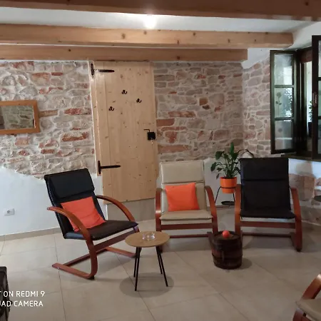 Mala Kuca Sa Velikim Grijanim Bazenom Antonio Holiday home