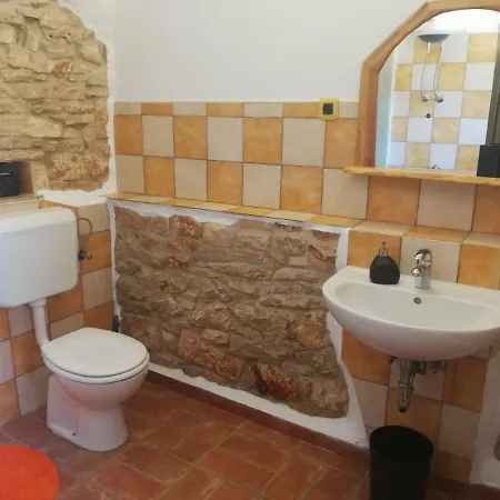Mala Kuca Sa Velikim Grijanim Bazenom Antonio Ferienhaus Šišan